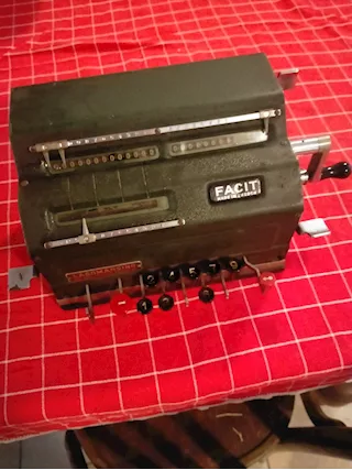 Calcolatrice meccanica anni 50 FACIT