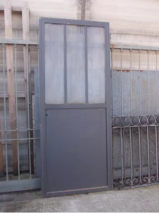 Porta con vetri in metallo
