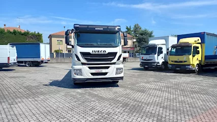 Iveco Stralis 330 E6 Trasporto macchine operatrici Anno 2016, colore bianco - Foto 2