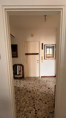 Cerco artigiano per montaggio finestre, sanitari e porte