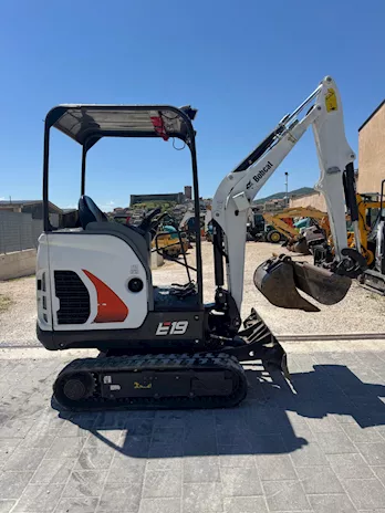 Escavaztore Bobkat e 19 poche ore provienza certificta