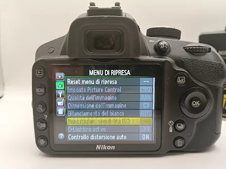 Nikon D3200 con obiettivo VR. Come nuova - Foto 4