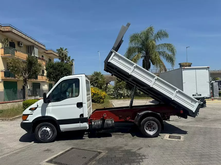 Iveco Daily 35c11 2.8 cc cassone ribaltabile trilaterale Anno 2002