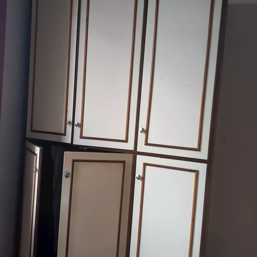 Vendo armadio in legno 6 ante dimensioni, prezzo trattabile