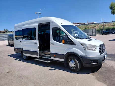Minibus Ford Transit anno 2016
