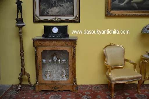 Credenza a vetrina stile Napoleone III in radica di betulla