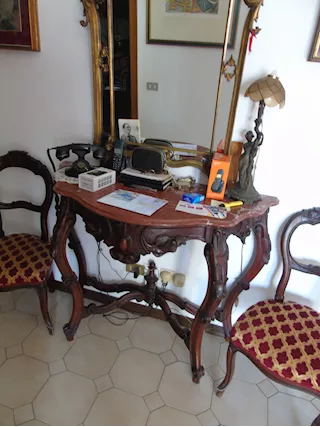 Consolle con piano in marmo e coppia, in legno - Foto 2