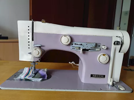 Macchina da cucire elettrica Necchi 555