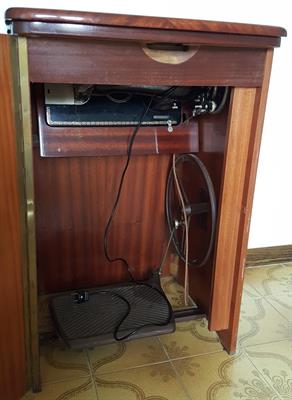MACCHINA DA CUCIRE SINGER D'EPOCA CON MOBILETTO, ottimo stato - Foto 4