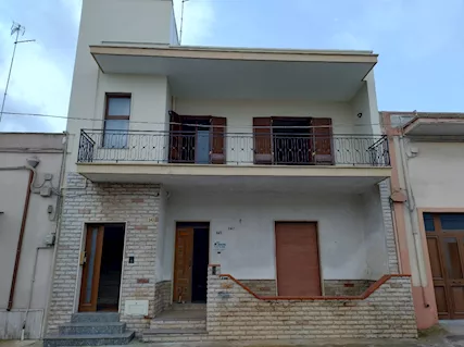 FinImmobil VENDE in Salice Sal. Via M.C. di Savoia 143 casa.