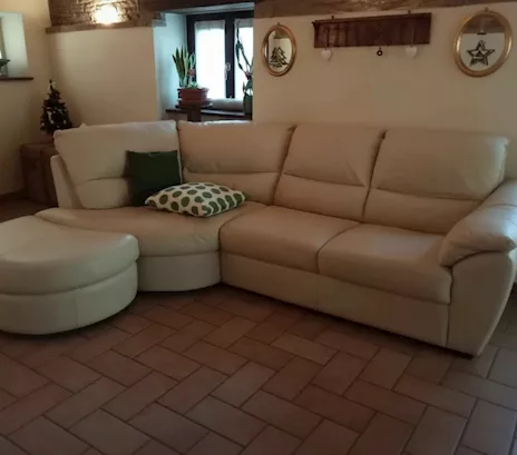 Divano in vera pelle con penisola, made in italy, by Natuzzi