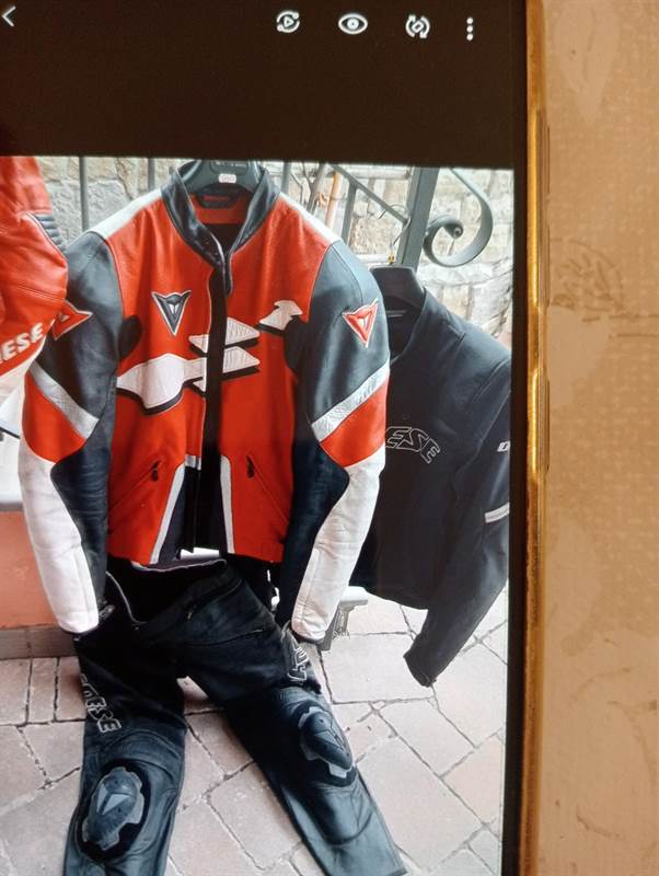 Tuta moto uomo Dainese taglia 50 divisibile in pelle, ottimo stato