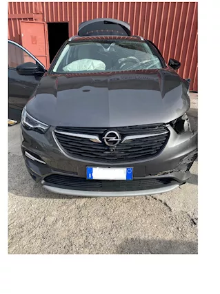 Opel Grandland incidentata