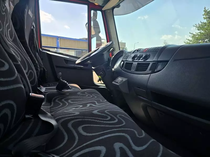 Foto 5 Iveco Eurocargo 120E25P centina 4,8 m e sponda 2015 Euro 6 Centinato