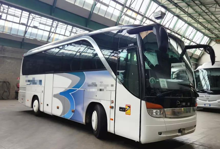 Vendo autobus Setra 411 hd Anno 2003 Km 870000 Euro 3, cambio manuale