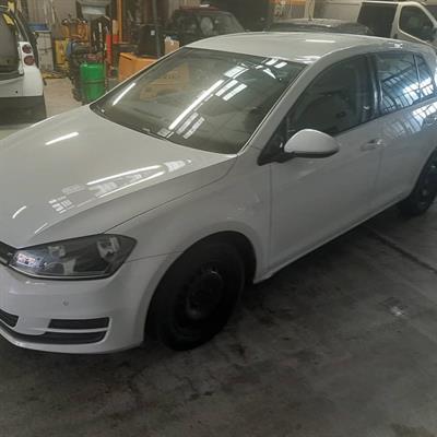 Volkswagne Golf 7 1.6 Anno 2014 Km 179000 Berlina, unico proprietario - Anteprima 1