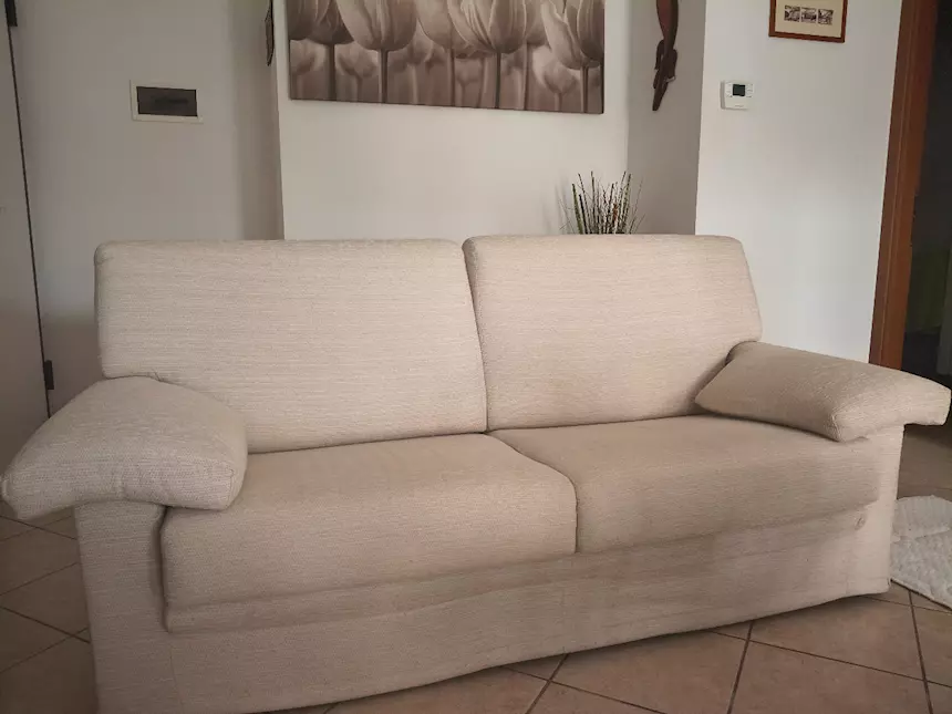 Divano tre posti sfoderabile, colore beige