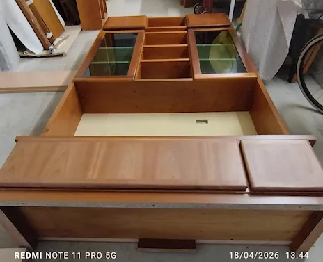 Mobile biblioteca con posto per TV