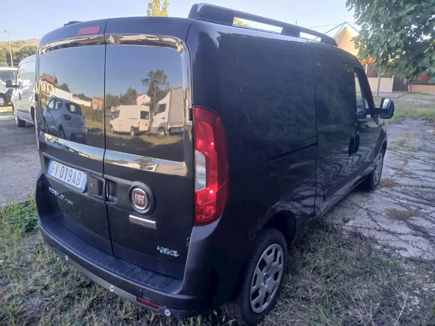 Foto 4 Fiat Modello Doblò metano passo lungo - 3 posti Anno 2019 Km 163000