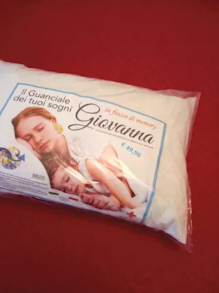 Guanciale cuscino letto nuovo