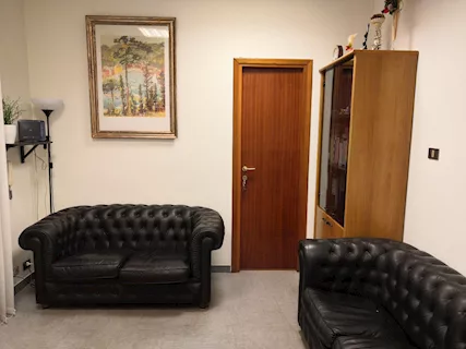 Divani Chesterfield 3 e 2 posti in pelle nera