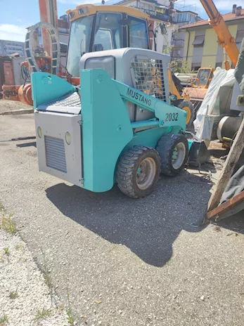 Mini pala Mustang 2032 tipo Bobcat - ottime condizioni