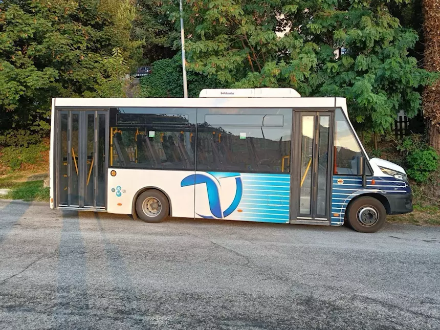 Foto 8Vendesi Marca Iveco is72ci2da Anno 2022 Km 175056 Euro 6