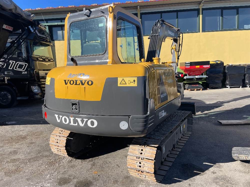 Foto 4 Escavatore usato Anno 2010, fari a led