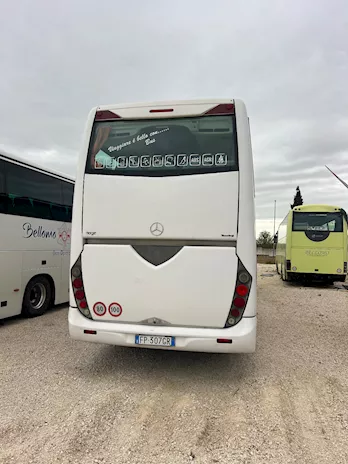 - Mercedes Noge anno 2010 posti 55+1+1