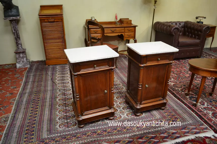 Antica coppia di comodini stile Luigi Filippo, in legno, in buone condizioni - Foto 2