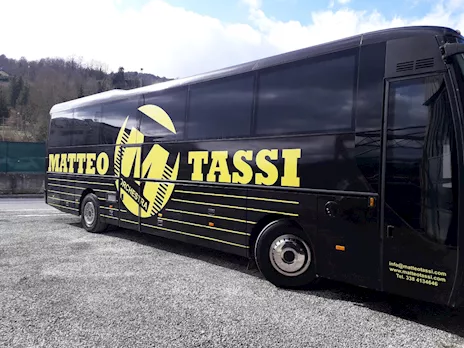 Autobus 20 posti e vano carico