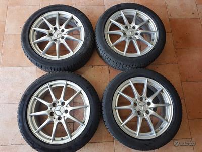 Cerchi con gomme da 17 pollici Classe A B GLA
