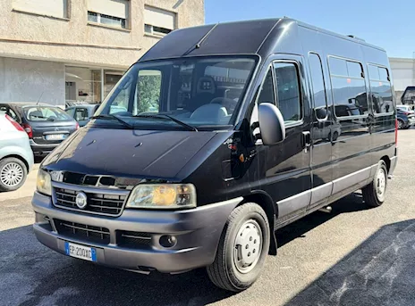 Iveco 13 posti con pedana