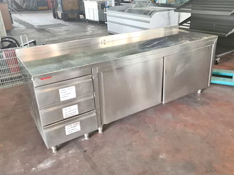 Tavolo armadiato inox con cassettiera usato