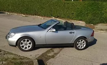 Mercedes SLK pronta per l'estate