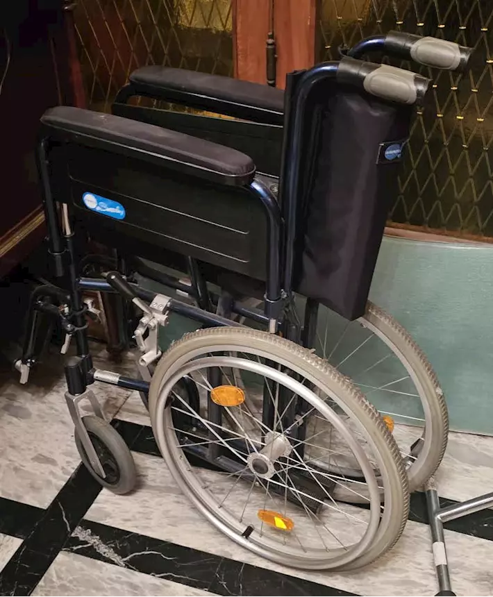Carrozzina disabili ruote grandi, ottimo stato