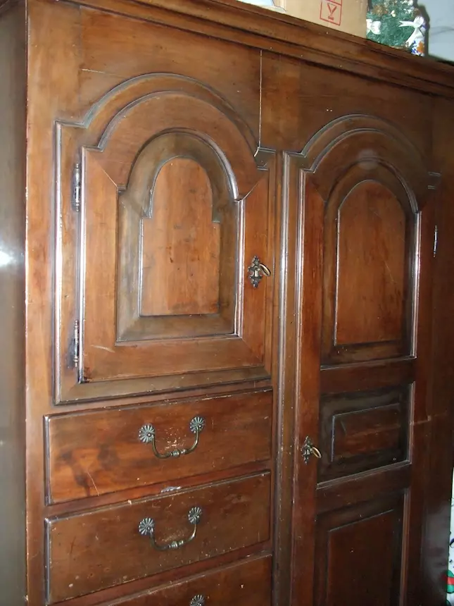 Foto 4Armadietto stilizzato, in legno