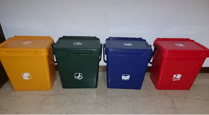 Ampi bidoni in plastica NUOVI