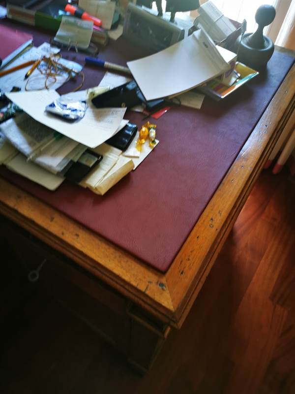 Scrivania antica in legno con piano in pelle - Foto 2