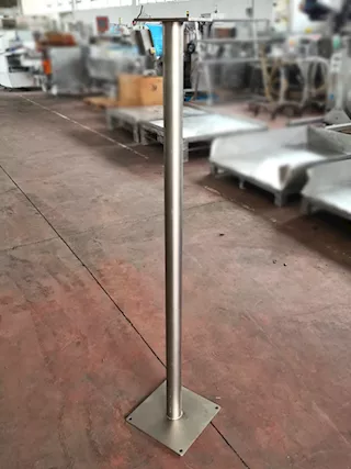 Colonna per supporto in acciaio inox usata