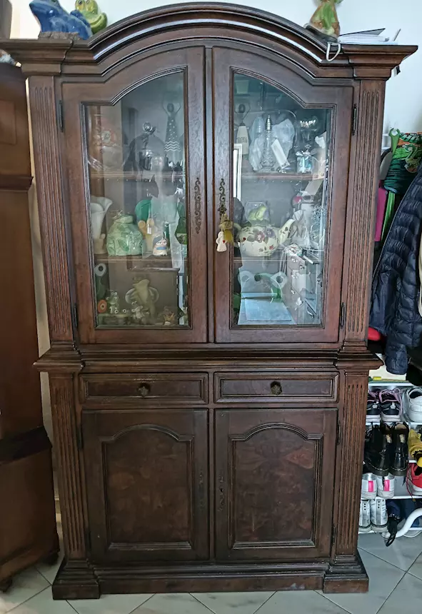 Credenza in legno, in buone condizioni