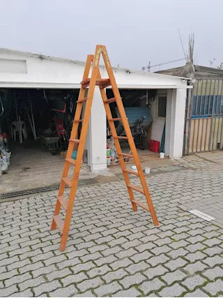 Scala a pioli inlegno