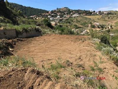 Terreno 4000mq circa acqua e luce accessibile con