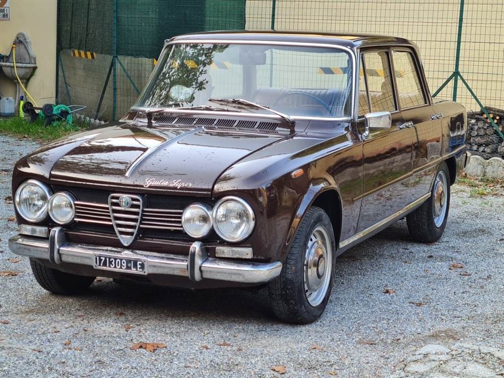 Alfa Romeo Giulia super 1600 bollo oro