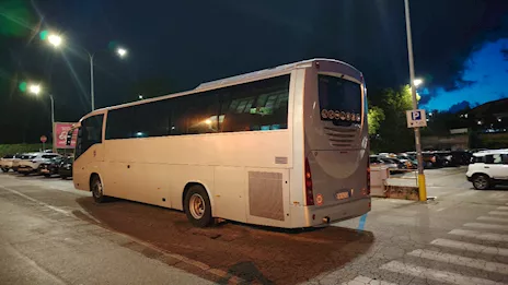 Vendo Pullman Marca Irizar Anno 2008 Km 350000, in buone condizioni - Anteprima 4
