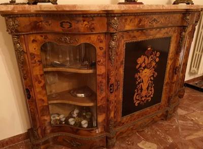 Splendida credenza in radica stile