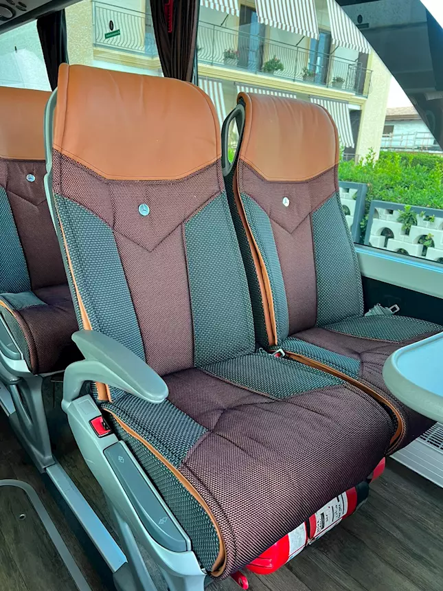 Foto 7S 411 HD EURO V Marca Setra, anno 07, cambio: manuale