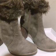 Varie calzature da donna