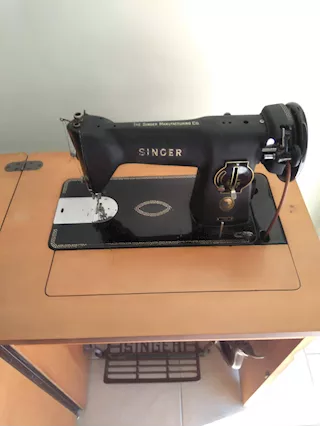 Mobiletto con macchina da cucire - Foto 4