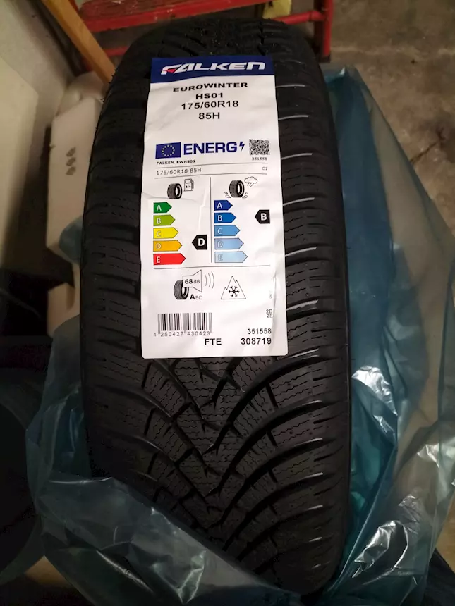Gomme nuove invernali+ cerchi originali Toyota Aigo x